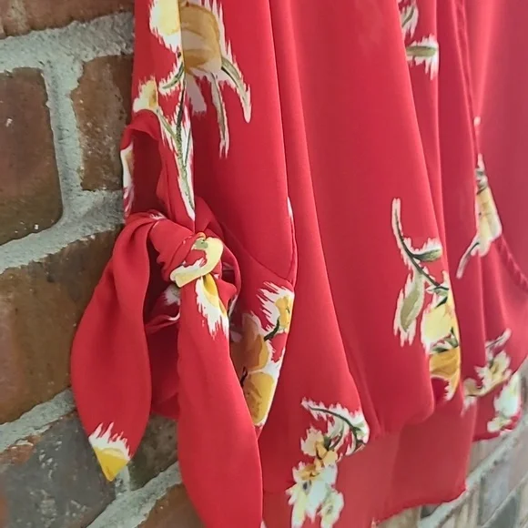 West Kei Red Floral Wrap Blouse, Size Small - Picture 4 of 7
